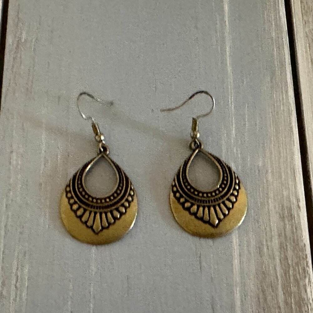 Awesome Brass Tone Hoop Loop Dangles Pierced Earrings